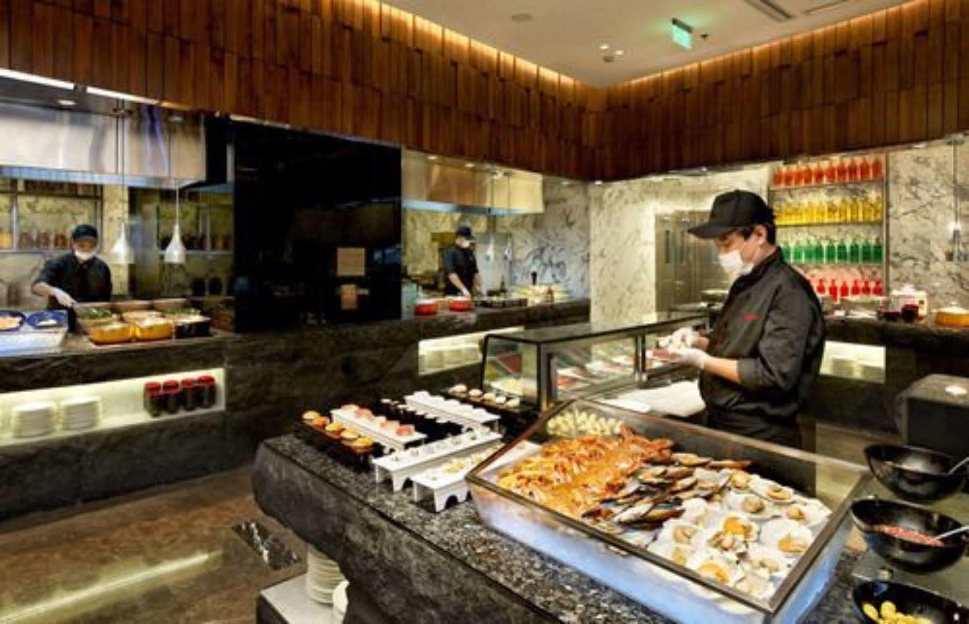Hotel Nikko Tianjin Exterior photo A sushi bar in a hotel