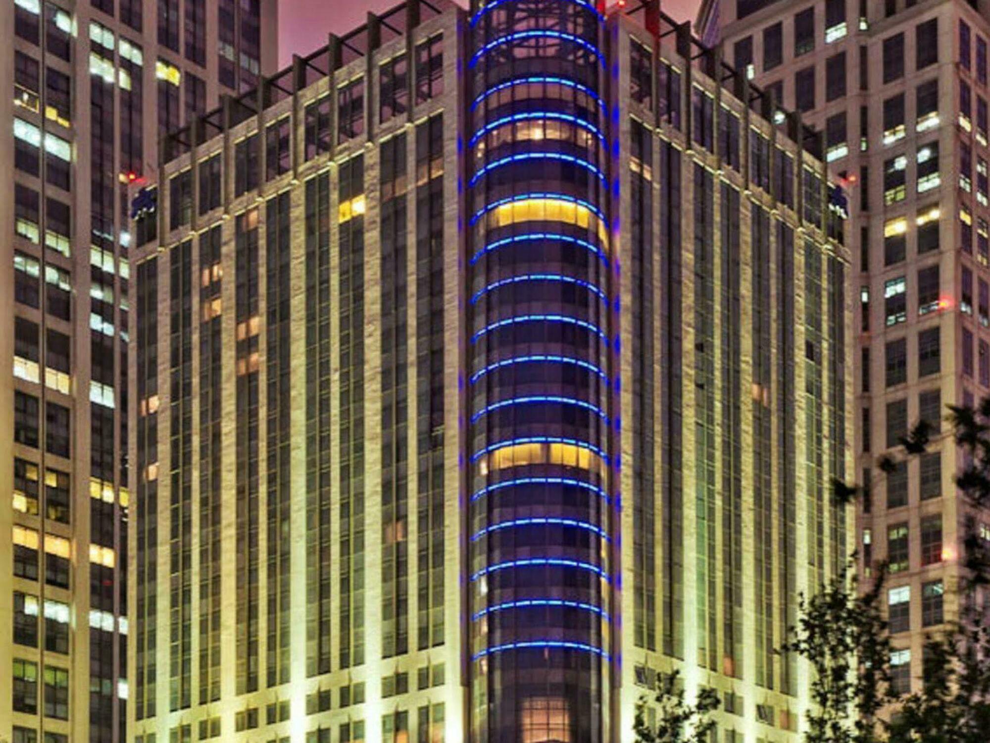 Hotel Nikko Tianjin Exterior photo The hotel at night
